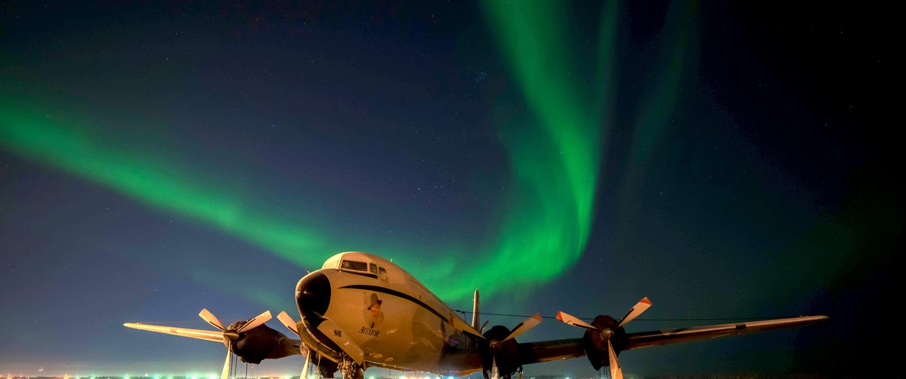 Everts Air DC-6-Frachter und Nordlichter gehören irgendwie zusammen.