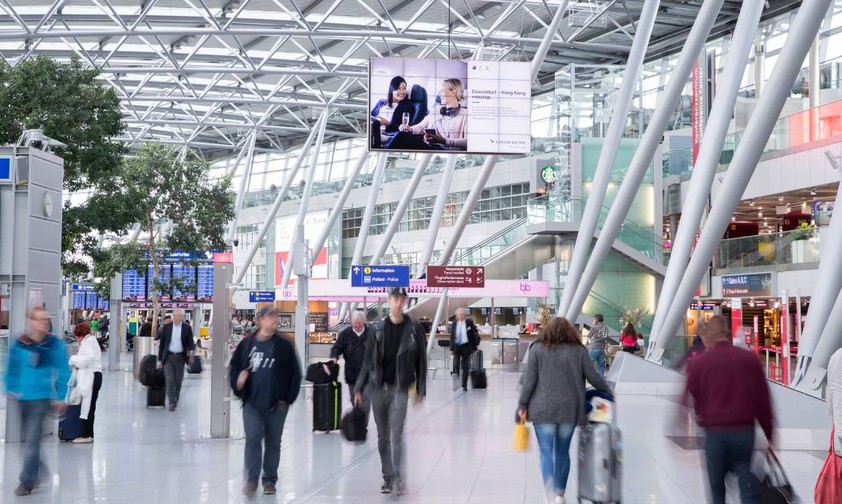 Abflugebene am Flughafen Düsseldorf: Mit einem Maßnahmenpaket will der Airport chaotische Zustände verhindern.