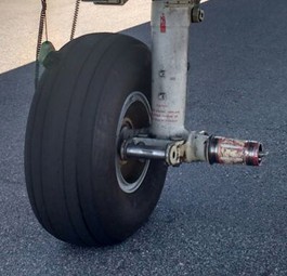 So sah das Bugfahrwerk nach der Landung aus.