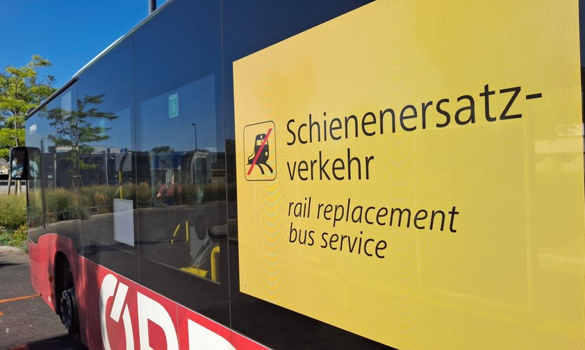 Schienenersatzverkehr: Die Schnellbahn zum Flughafen Wien fährt nicht mehr.
