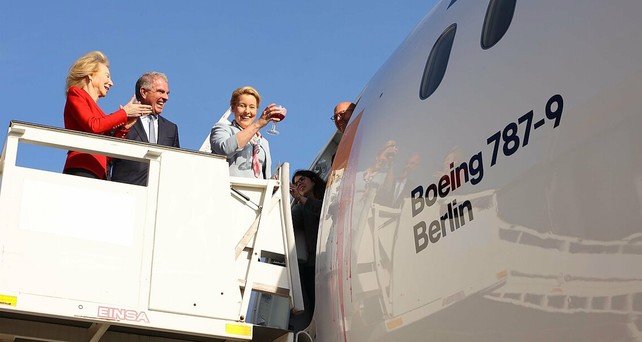 Boeing 787 «Berlin» bei der Taufe: Früher stand der Name auf eine Airbus A380. 