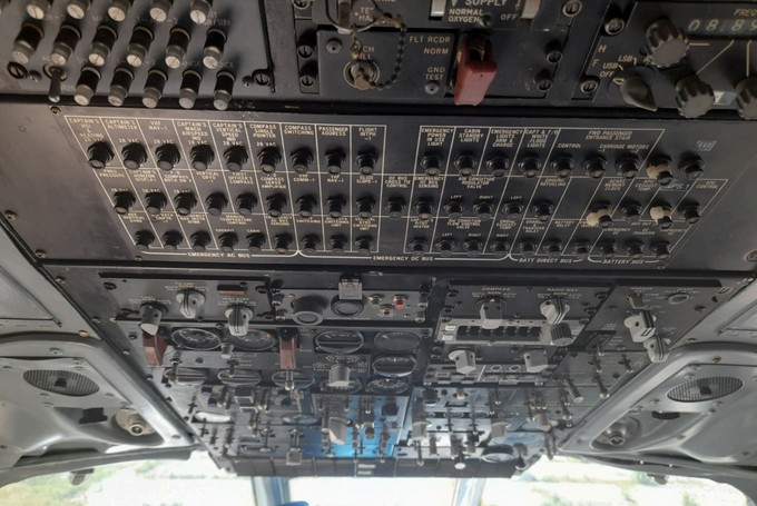 Das Cockpit der Maschine.