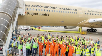 Crew des Testflugzeugs: Sie sorgt dafür, dass der Airbus A350-1000 ULR auf Herz und Nieren geprüft wird. 