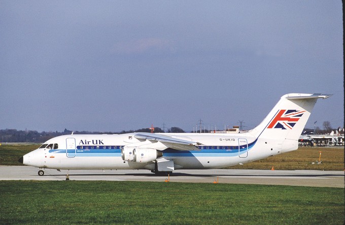 Air UK betrieb die BAE 146-300 G-UKID ab 1990 auf ihren Linienflügen innerhalb des Vereinigten Königreichs sowie über den Ärmelkanal. Mit dem Einstieg der Niederläder wurde das Unternehmen 1998 zu KLM UK.