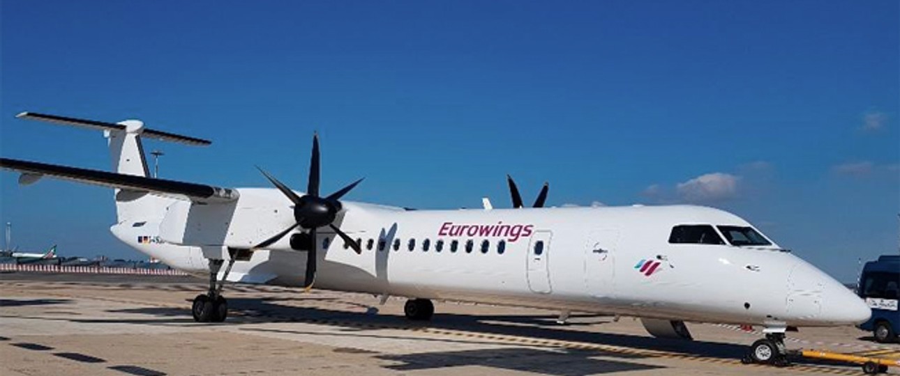 Nach der Air-Berlin-Insolvenz geht das Tochter-Unternehmen Luftfahrtgesellschaft Walter LGW an die Lufthansa Gruppe. <a href="https://www.aerotelegraph.com/eu-kommission-genehmigt-verkauf-von-lgw-lufthansa" target="_blank" rel="noopener">Die EU gab im Dezember grünes Licht.</a> Sie geht in Eurowings auf. Im Bild: Eine Dash 8Q-400 von LGW <a href="https://www.aerotelegraph.com/eurowings-kann-jetzt-auch-turboprop" target="_blank" rel="noopener">im unvollständigen Eurowings-Design</a>.