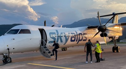 Flugzeug von Sky Alps: Sieben müssen am Boden bleiben.