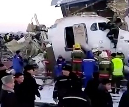 Fokker 100 von Bek Air hatte beim Start Probleme