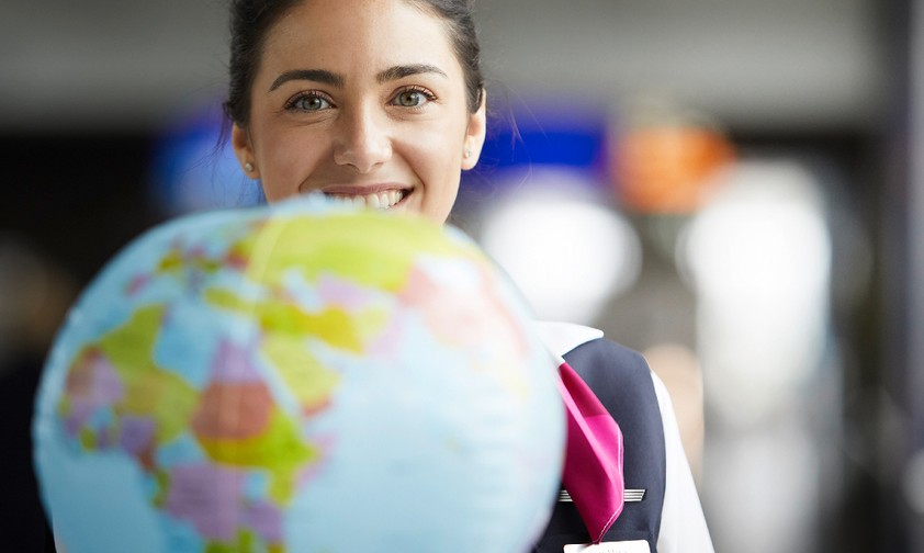 Flugbegleiterin von Eurowings Discover: Beim Ferienflieger ist der Styleguide deutlich liberaler als im Restkonzern.