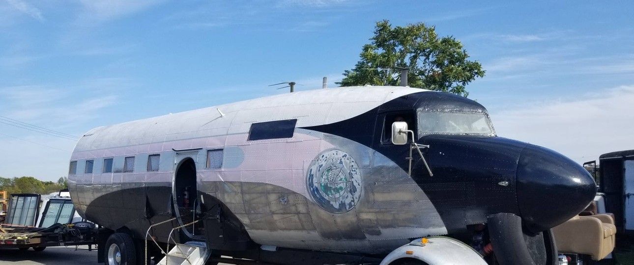 Marke Eigenbau: Das Wohnmobil wurde aus einer alten DC-3 gebaut.