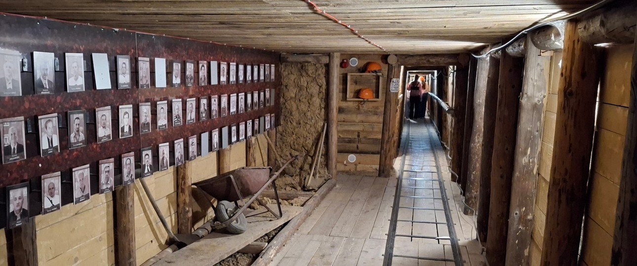 Ein Teil der Tunnelanlage unter der Piste: Er wurde inzwischen komfortabel ausgebaut und kann begangen werden.