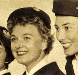 Stylisch in der Luft: Die undatierte Aufnahme zeigt Flugbegleiterinnen in der ersten Uniform von Austrian Airlines.