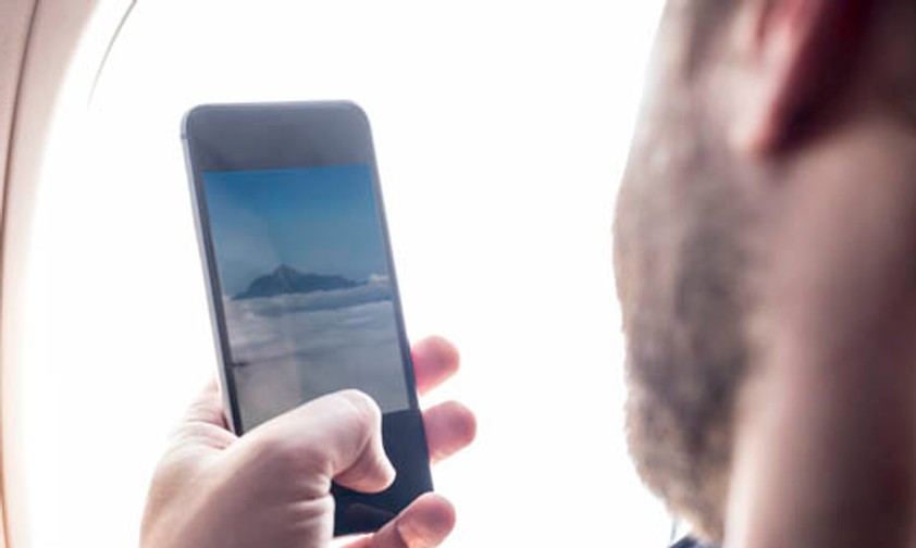 Das Mobiltelefon wird künftig an Bord viel mehr können als heute - dank schnellerem Wifi.