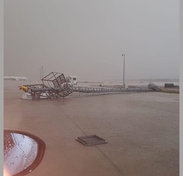 Tornado beschädigt Flugzeuge in Antalya