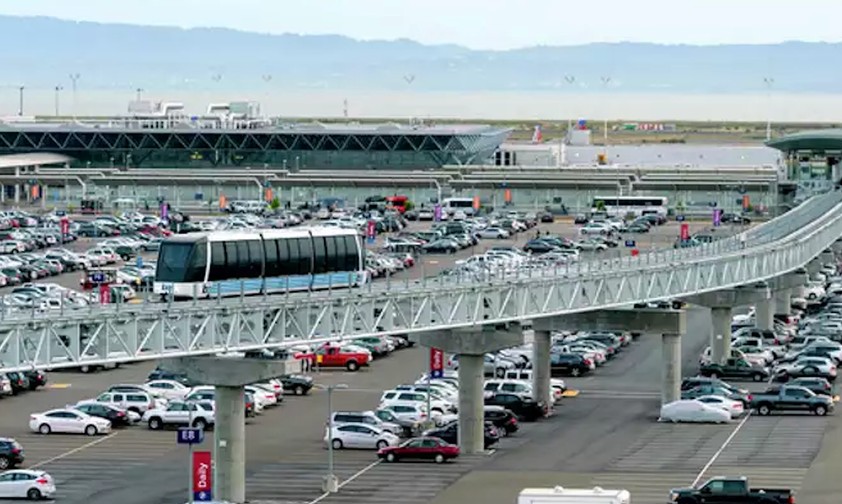Flughafen Oakland: Im Hintergrund ist die Bucht zu sehen.