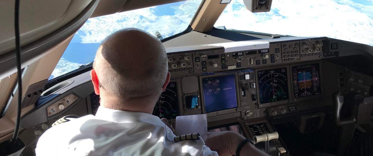 Cockpit einer Boeing 777 von Swiss: Die Arbeit hier dreht sich auch um Effizienz.