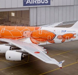 Airbus A380 mit dem Taufnamen Ka La. Er trägt das Kennzeichen JA383A.