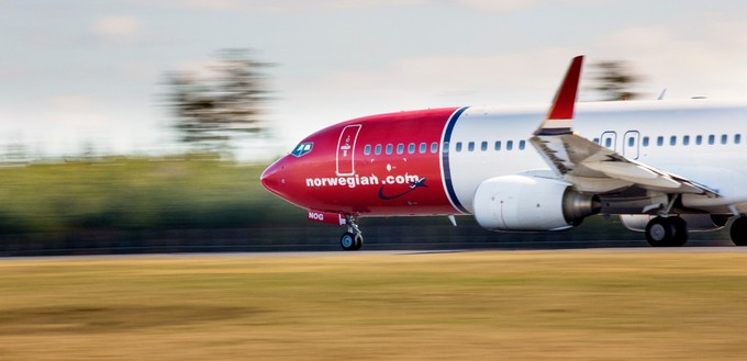 Norwegian stellt in ihren Boeing 737-800 unbegrenzt kostenloses Wifi zur Verfügung. Laut Homepage der Airline gibt es den Service derzeit allerdings noch nicht in den Boeing 737 Max.