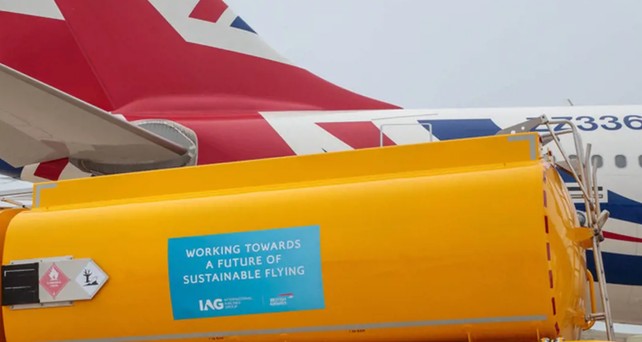 SAF-Betankung eines Flugzeugs von British Airways: IAG hat die Nase vorn.