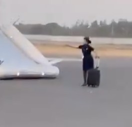 Flugbegleiterin von Indigo: So geht es nicht.