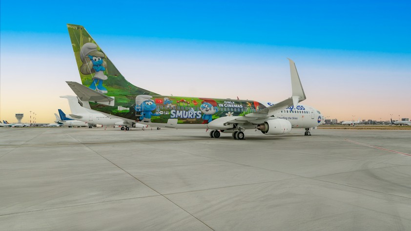 Die Schlümpfe-Boeing 737-800 von Sun Express:Bereits unterwegs.