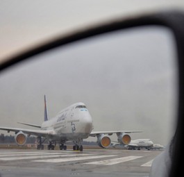 Boeing 747 von Lufthansa im Rückspiegel: Sie stehen ...