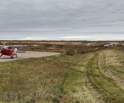 Darrin Smedsmos Stinson 108 nach der Landung: Das Flugzeug wurde beschlagnahmt.