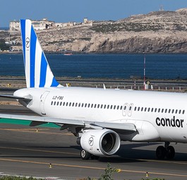 Die Flieger der Wet-Lease-Partner, wie hier von Bulgaria Air, tragen ebenfalls den gemäßigten Condor-Look.