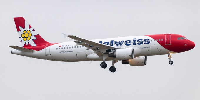 Airbus A320 von Edelweiss mit dem gleichen Zusatz.