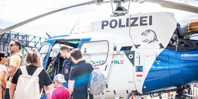 ... oder diesen Polizei-Hubschrauber.