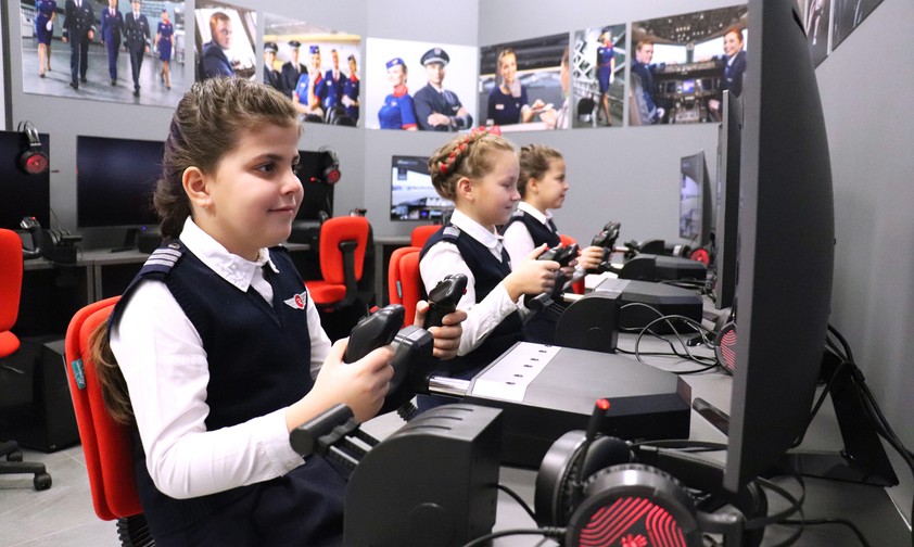 Flugsimulation: Sind das künftige Pilotinnen?