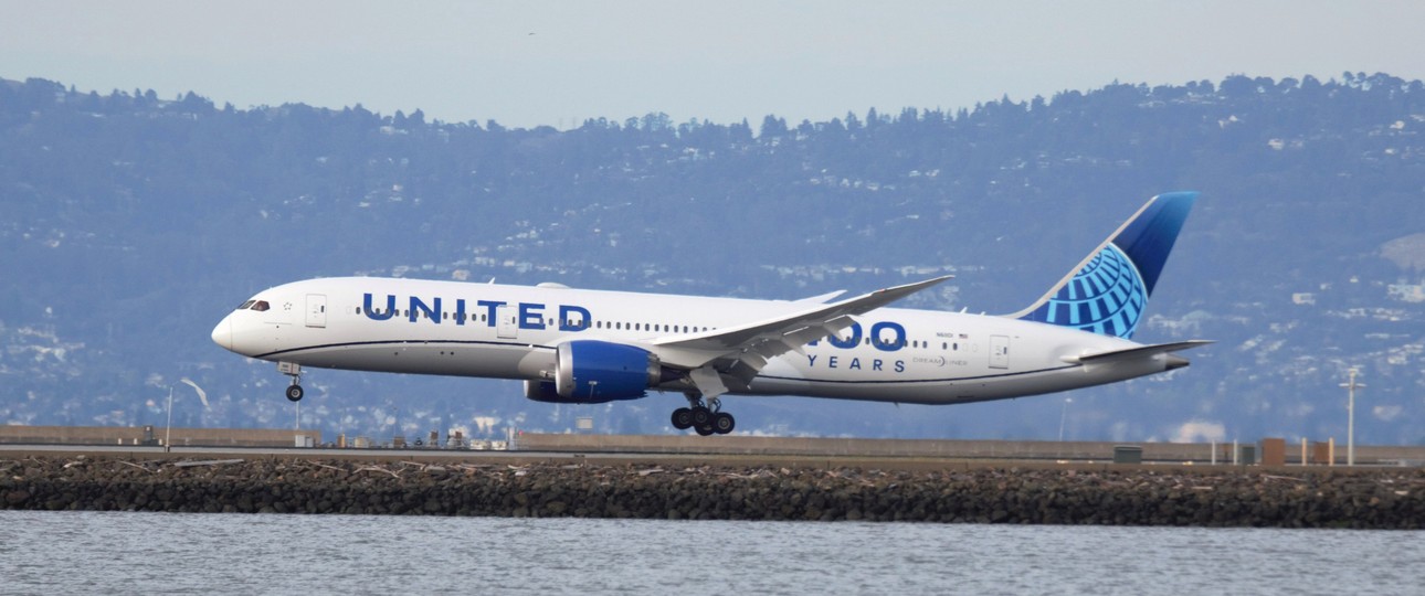 N61101: Die Boeing 787 macht United Airlines Probleme.