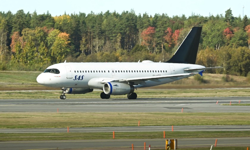 Airbus A319 von SAS in Hybrid-Bemalung: Schwarz kommt sonst nicht vor.