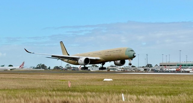 Der Airbus A350-1000 ULR mit der Kennung F-WULR ist um 10:43 Ortszeit zum ersten Mal auf australischem Boden gelandet.  