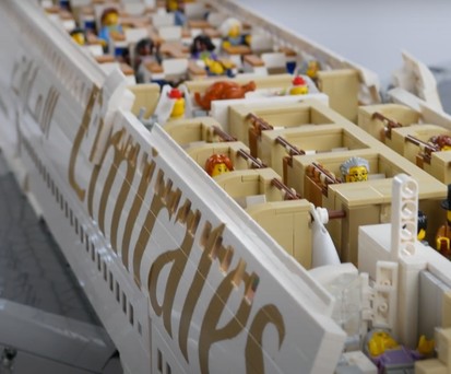 Der Rumpf des Airbus A380 lässt sich öffnen, damit man...