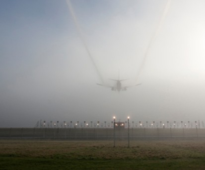 Landung bei Nebel: Herausforderung für Piloten.