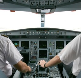 Piloten im Cockpit: Laut der Studie ist niemand von den Fehlern gefeit.