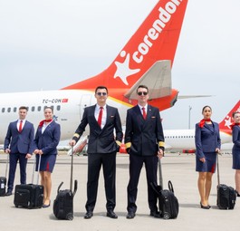 Crew von Corendon Airlines: Wieder positiv gestimmt.