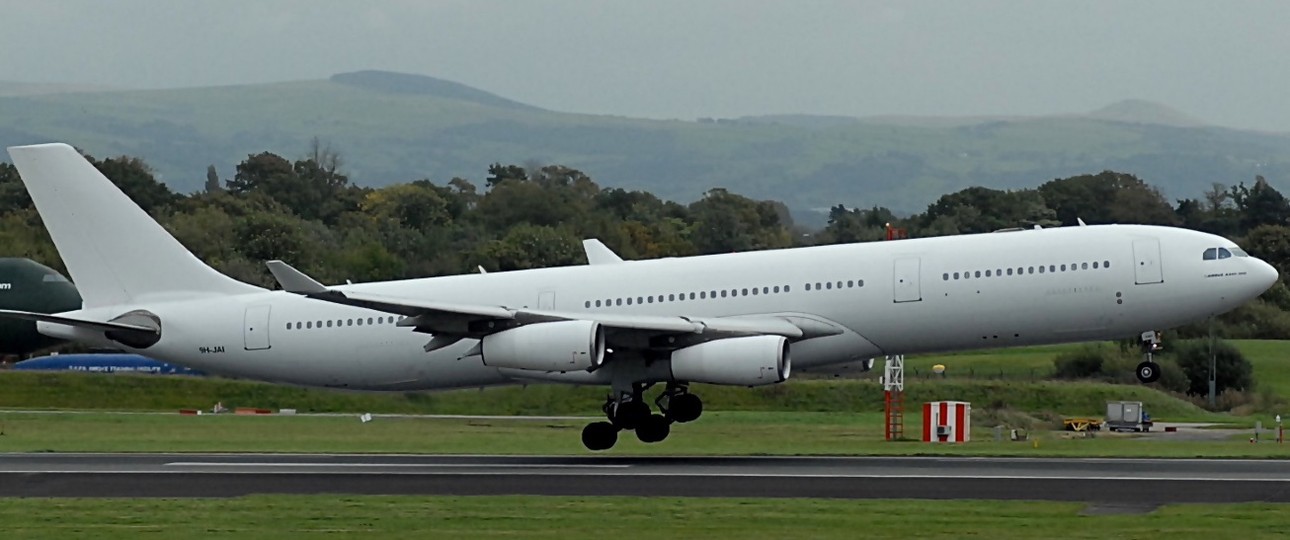 Airbus A340 mit dem Kennzeichen 9H-JAI: Fliegt nun für Spicejet.