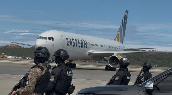 Dieses Bild der Ankunft eines US-Abschiebefluges in Caracas veröffentlichte das Ministerium.