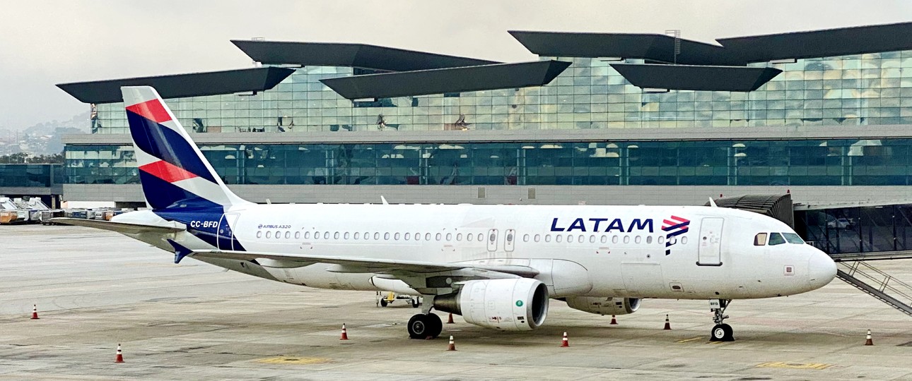 Airbus A320 von Latam: Die Airline prüft nun auch Regionaljets.