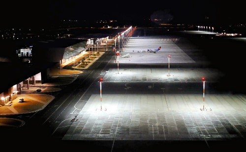 Das Vorfeld bietet neun Parkpositionen für große Jets und einige weitere für kleinere Flugzeuge.