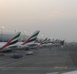 Flugzeuge am Drehkreuz Dubai: Emirates braucht weniger Piloten.