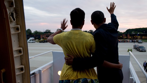 Doch die alten Maschinen sind zu schwach, um die ganze Gerätschaft effizient transportieren zu können und auch sonst veraltet. Barack Obama will die beiden VC-25 daher ersetzen.