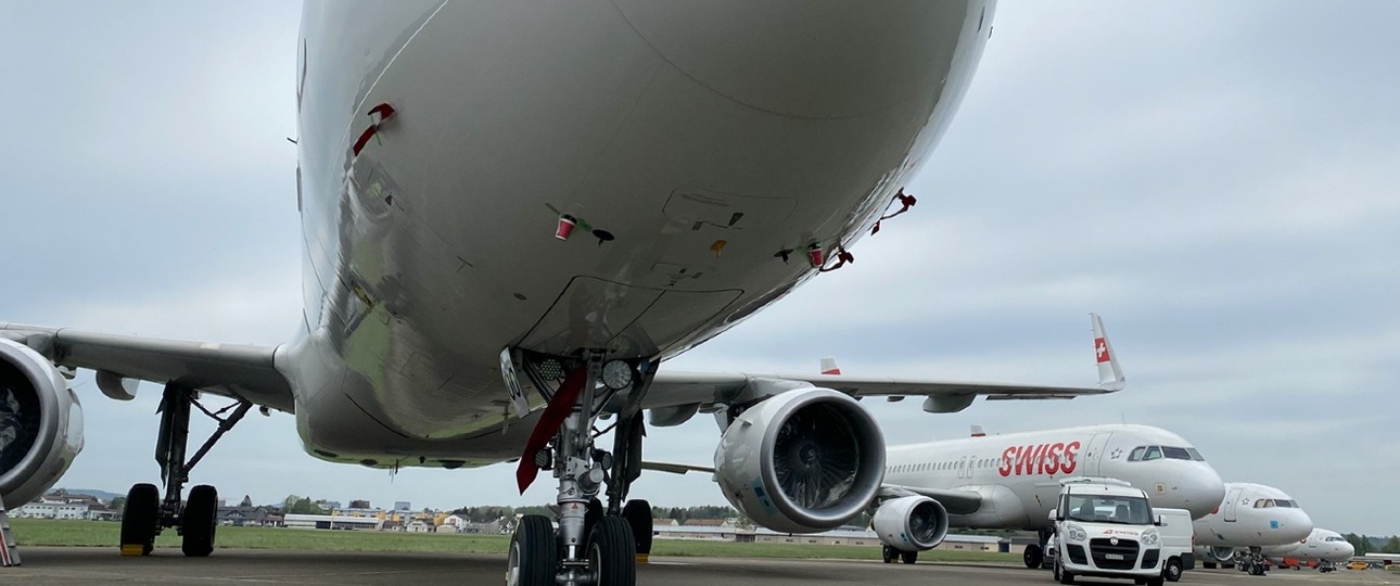 Geparkte Jets von Swiss in Dübendorf: Zurück an die Basis.