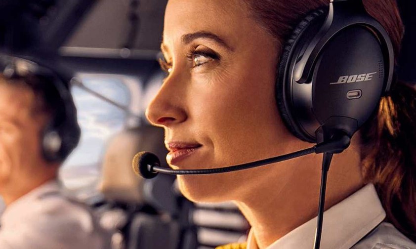 Eine Pilotin trägt das Bose A30-Headset: Nach 13 Jahren das erste Mal ein neues.