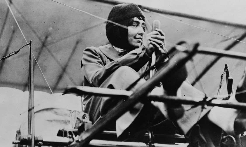 Hélène Dutrieu: Als erste Pilotin mehr eine Stunde im Flugzeug in der Luft.