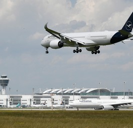 Bei der Landung in München: Airbus A350 von Lufthansa.
