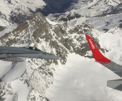 Eine Embraer, das Matterhorn und eine F/A-18