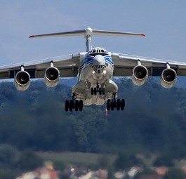 Ilyushin Il-76 von Volga-Dnepr: Flug über die Slowakei und Polen nach Russland.