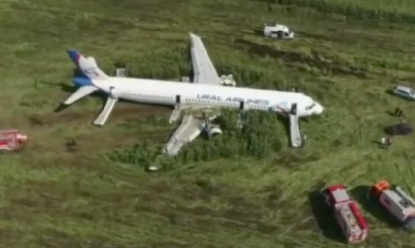 A321 von Ural Airlines landet in Maisfeld